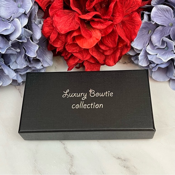 Handmade Black and White Feather Bow Tie Boutonnière Lapel Pin Set - Picture 14 of 16